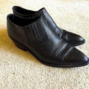 Vintage WILD Pair Booties Low Boots Black Brazil Womens Leather Pointed Toe